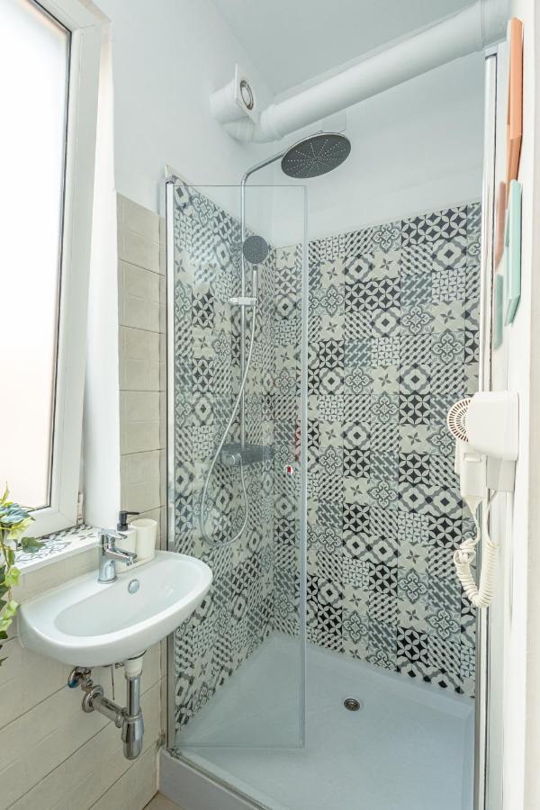 First Hostel Bucur 21 บูคาเรสต์ ภายนอก รูปภาพ