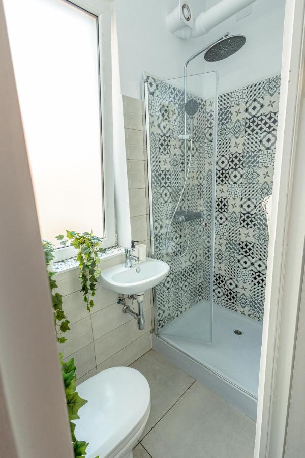 First Hostel Bucur 21 บูคาเรสต์ ภายนอก รูปภาพ