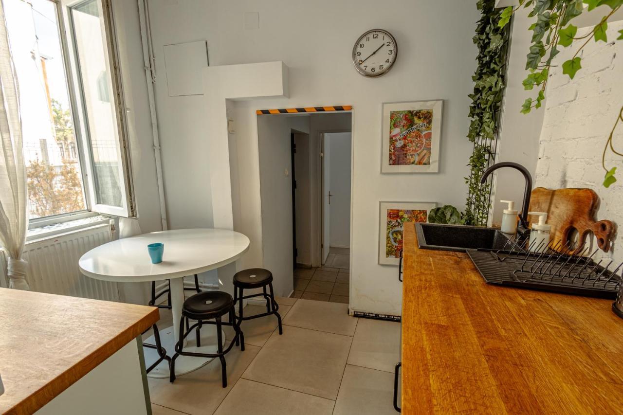 First Hostel Bucur 21 บูคาเรสต์ ภายนอก รูปภาพ
